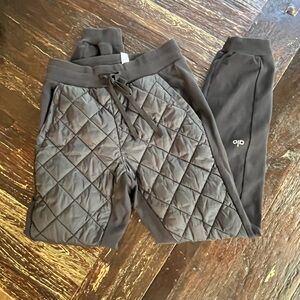 ALO Yoga Quilted Joggers in black XS